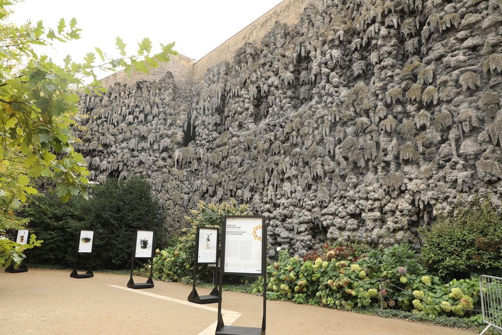 https://www.tripadvisor.ru/LocationPhotoDirectLink-g274707-d313664-i322238933-Wallenstein_Palace_Gardens-Prague_Bohemia.html (3)