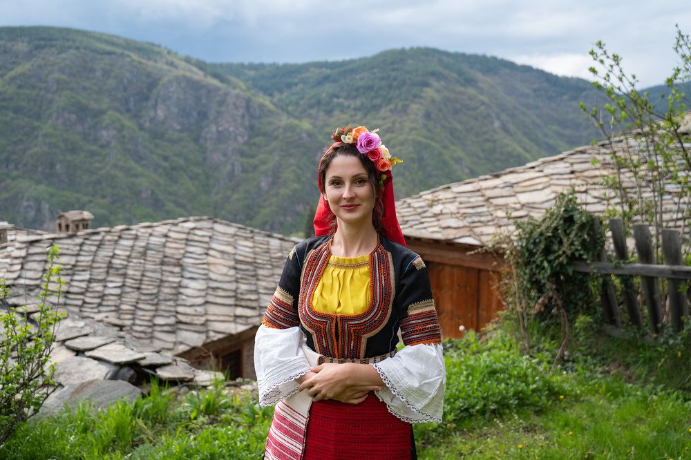 “Girls in Traditional Bulgarian Costumes” (3)