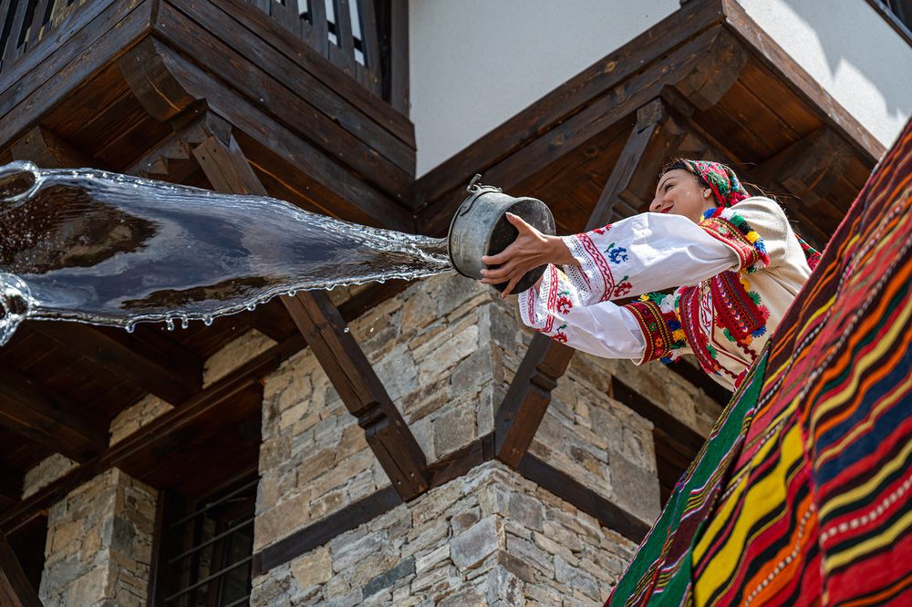 “Girls in Traditional Bulgarian Costumes” (4)