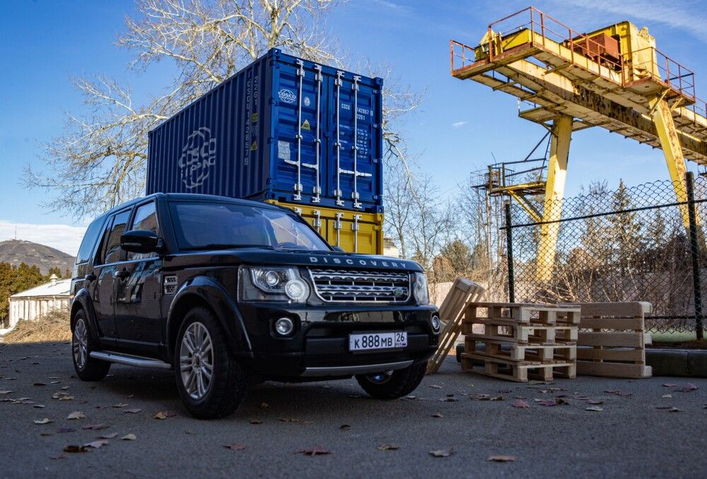 Серия фотографий модели Land Rover Discovery 4 в масштабе 1:18. (2)