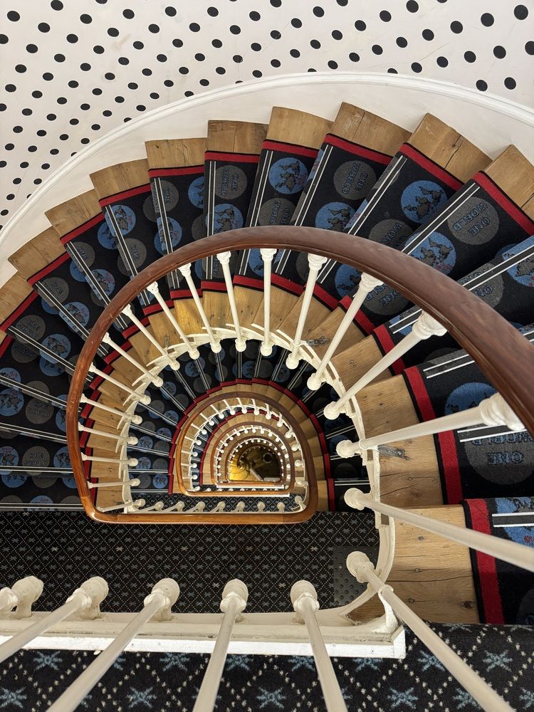 Dots Spiral in Paris (4)