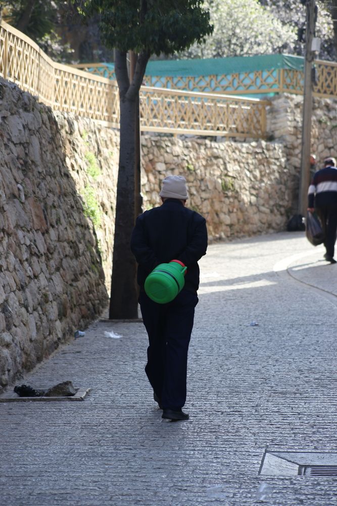 The street  life photo in hebron (3)