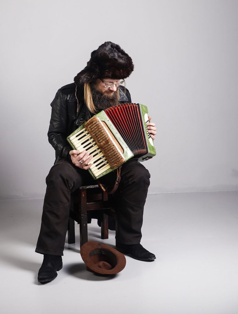 The Lone Musician (4)