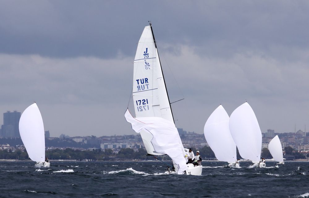 Sailing in a storm (2)