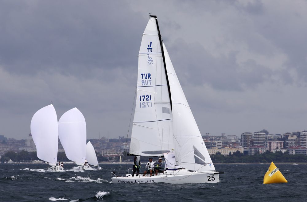 Sailing in a storm (5)
