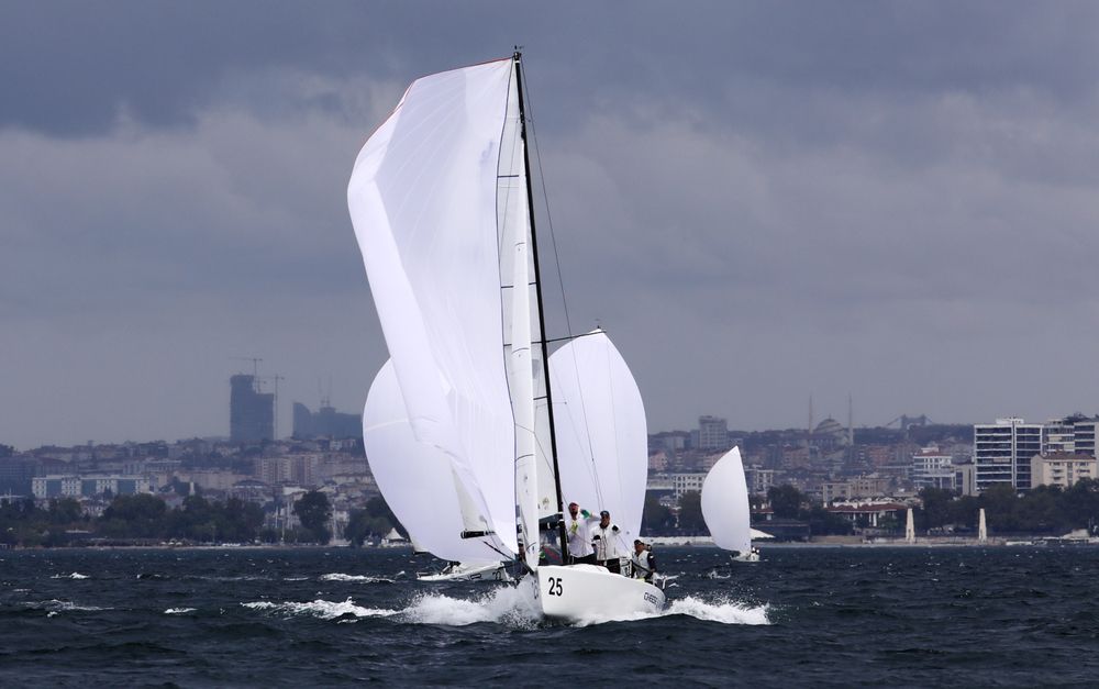 Sailing in a storm (6)