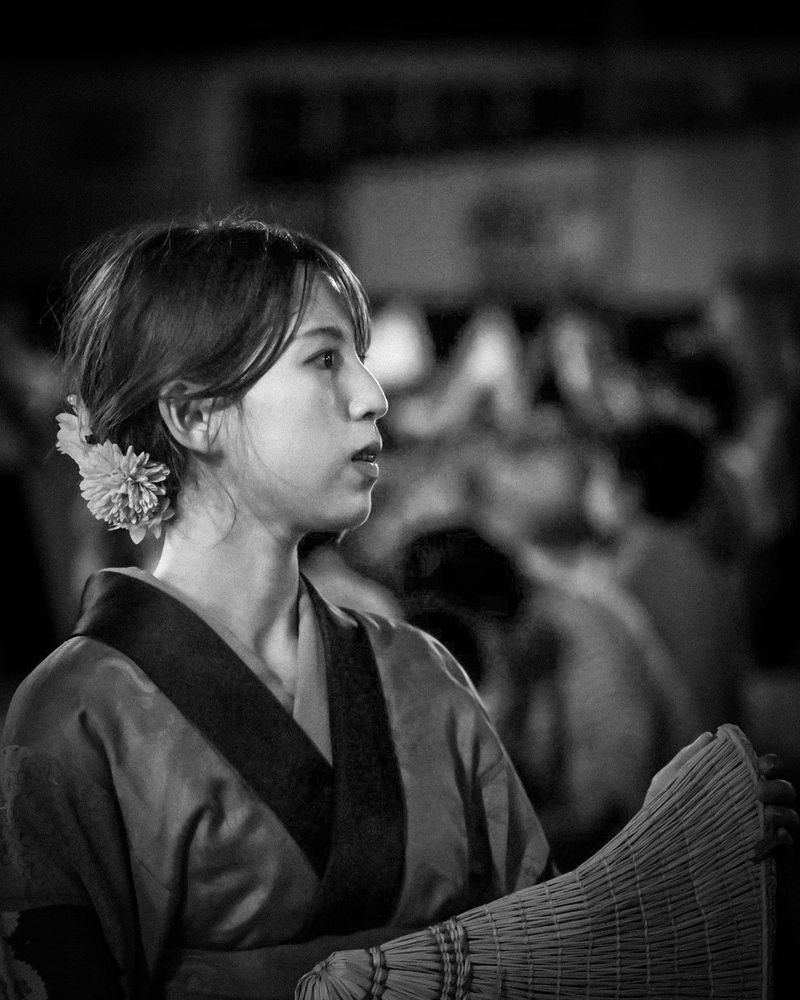 Between Presence and Silence (5)