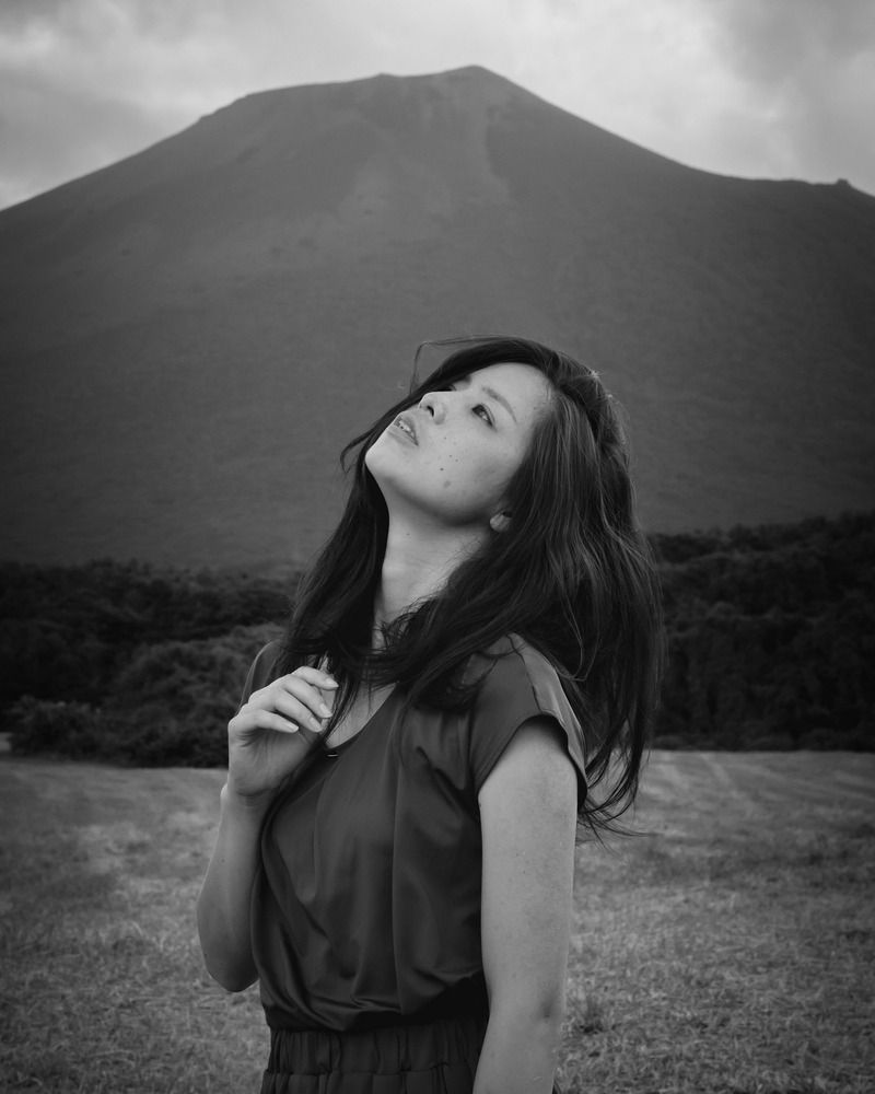 Between Presence and Silence (6)