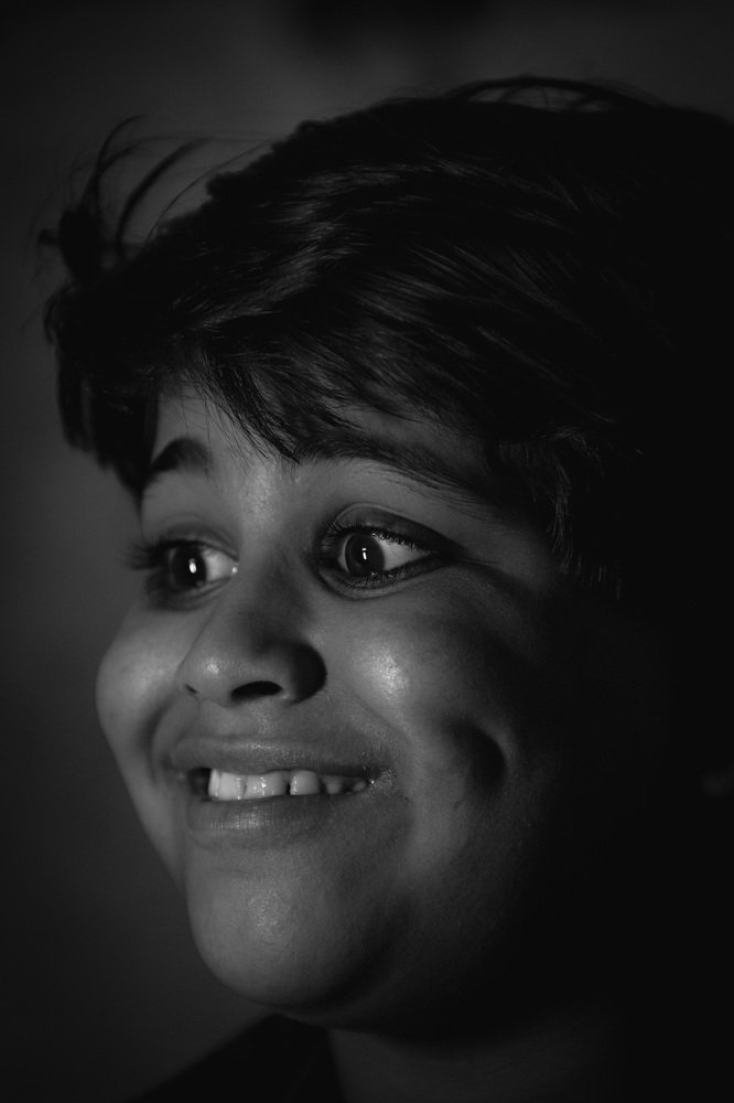 عيون مبتسمة