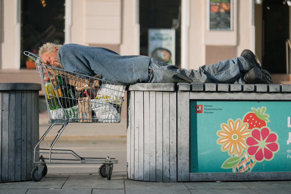 Гражданин с потребительской корзиной