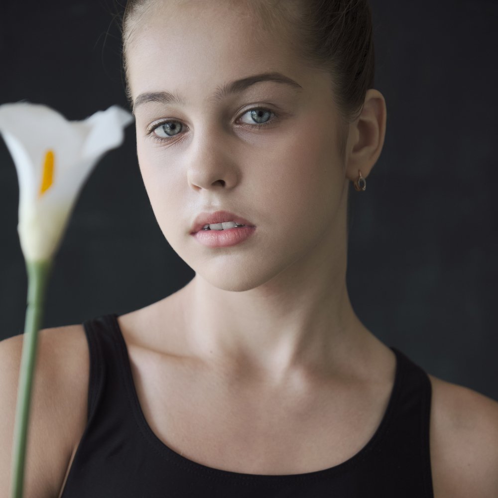 Портрет с цветком