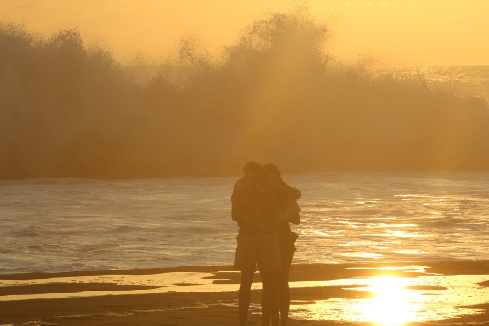 Enamorados frente al mar