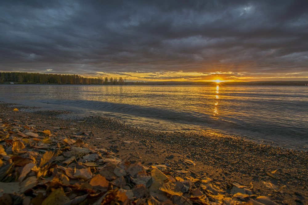 Октябрьский закат на Таватуе.
