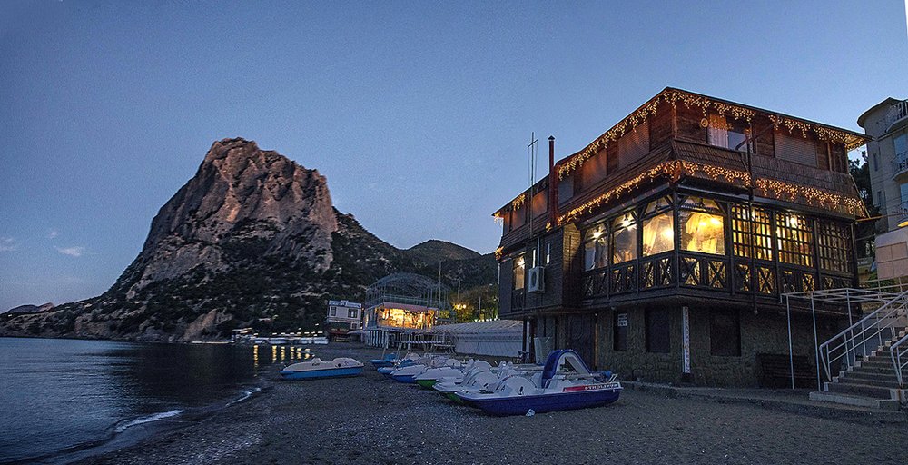 ВЕЧЕР У МОРЯ