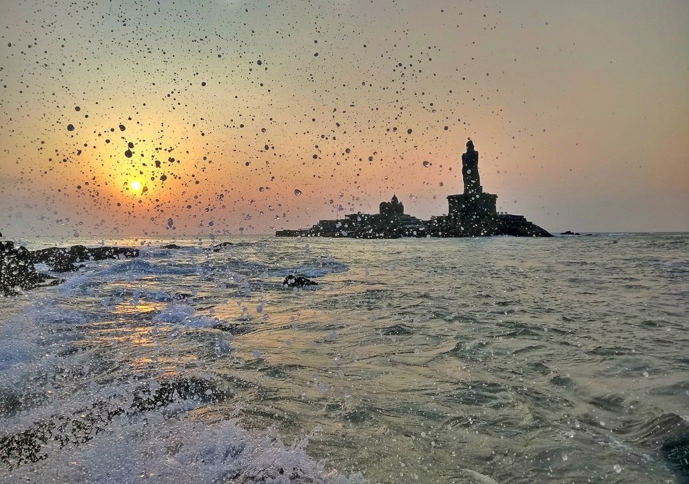 Splashing Waves