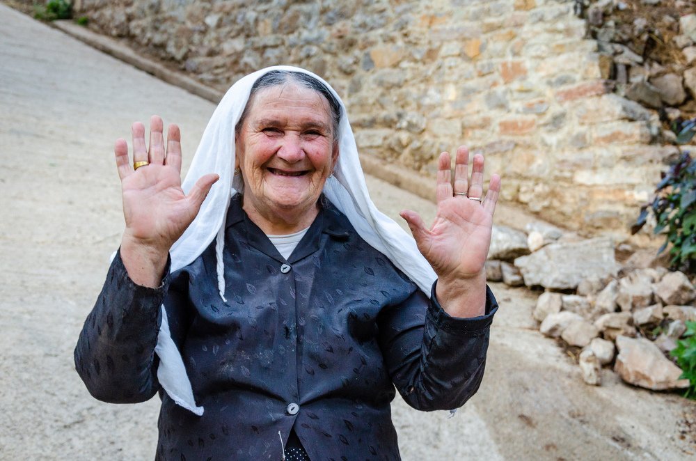 Албанская бабушка.