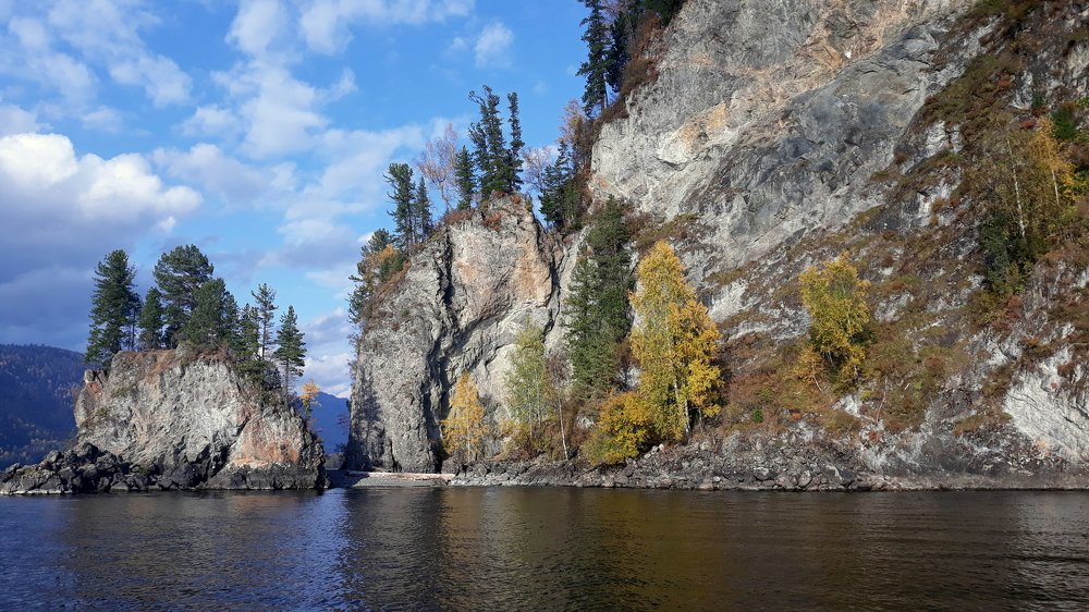 Осень на Телецком озере