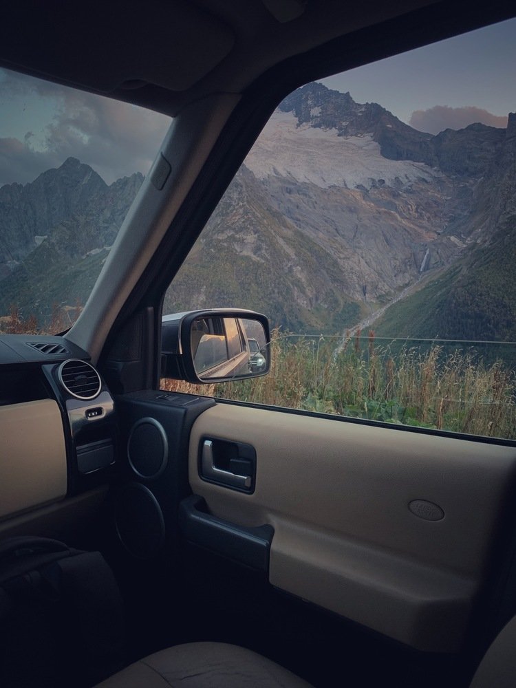 Горы из окна Land Rover