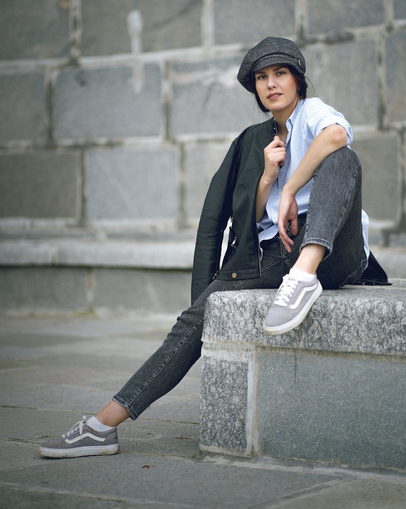 Девушка в кепке