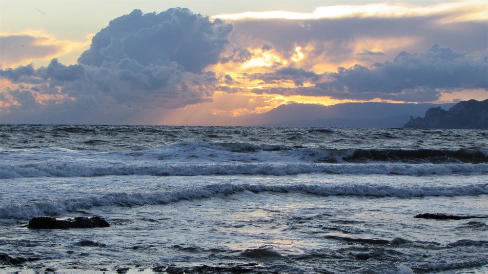 Штормовой закат октября