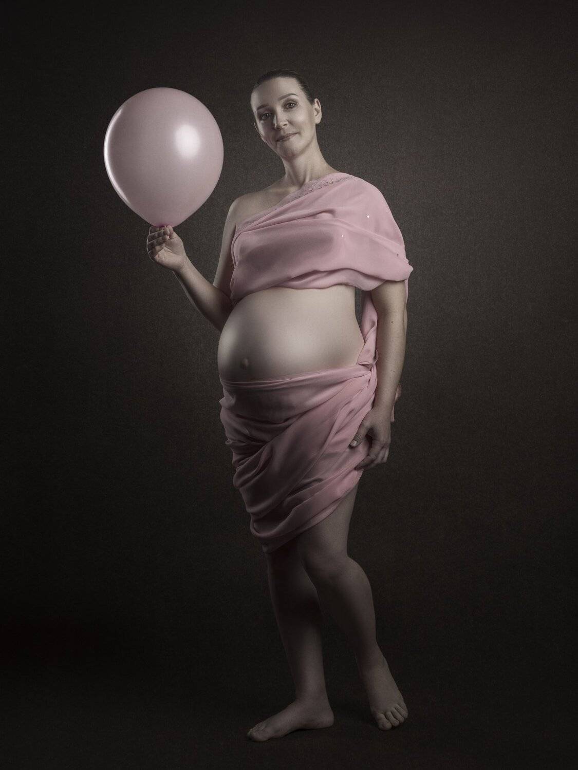 Девочка с шаром...