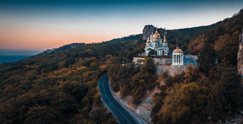 Church of St. Michael the Archangel in Oreanda-church above the village Oreanda, built in 2006 at the foot of Mount Ai-Nikola next to the highway Yalta — Sevastopol. 