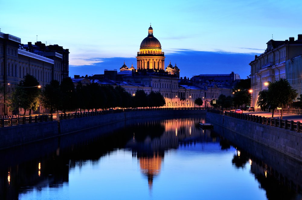 Исаакиевский собор во время белых ночей