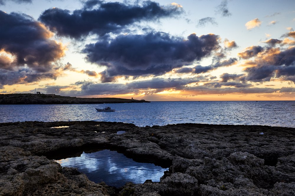 I see the gate of Europe ... eternal hope [Lampedusa]