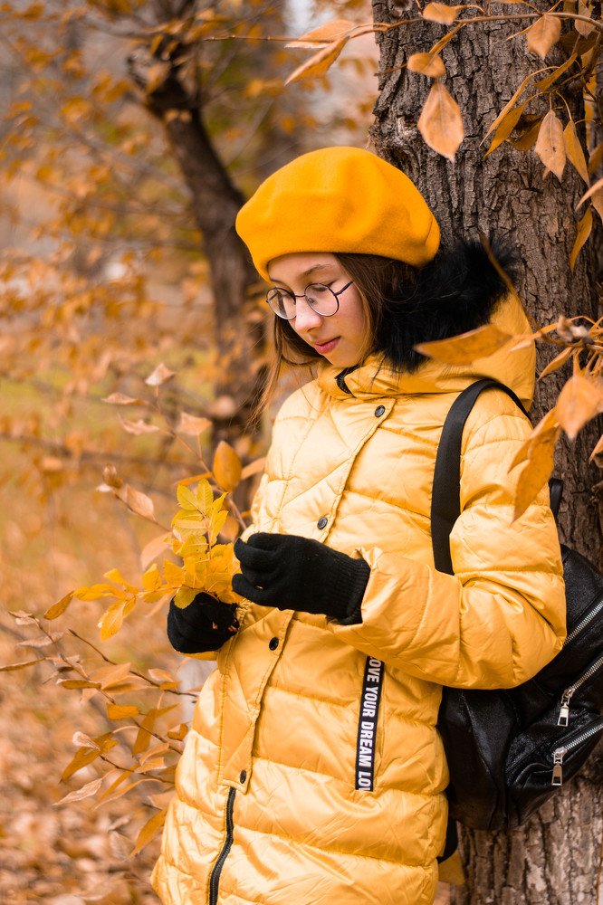 Девочка в  желтом берете.