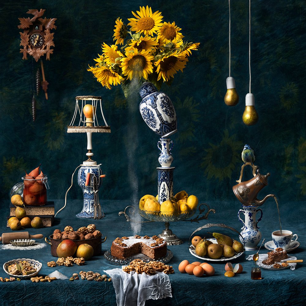 Stillife with sunflowers and walnutpie