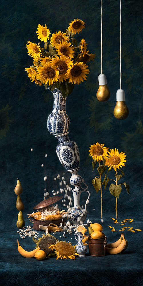 Stillife with sunflowers and popcorn