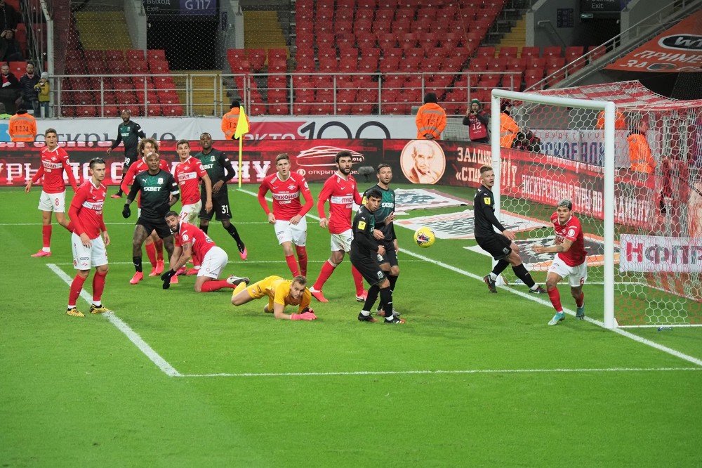 За секунду до гола