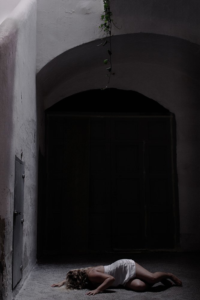 Dialogue with a cascade of light