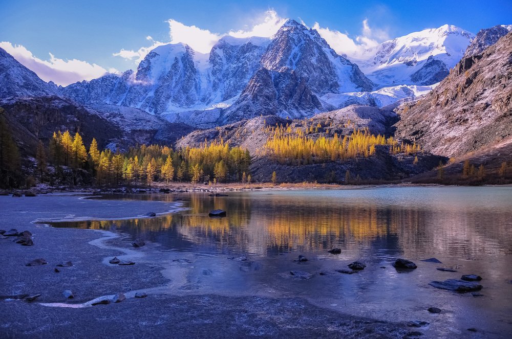 Морозное осеннее утро на Шавлинском озере