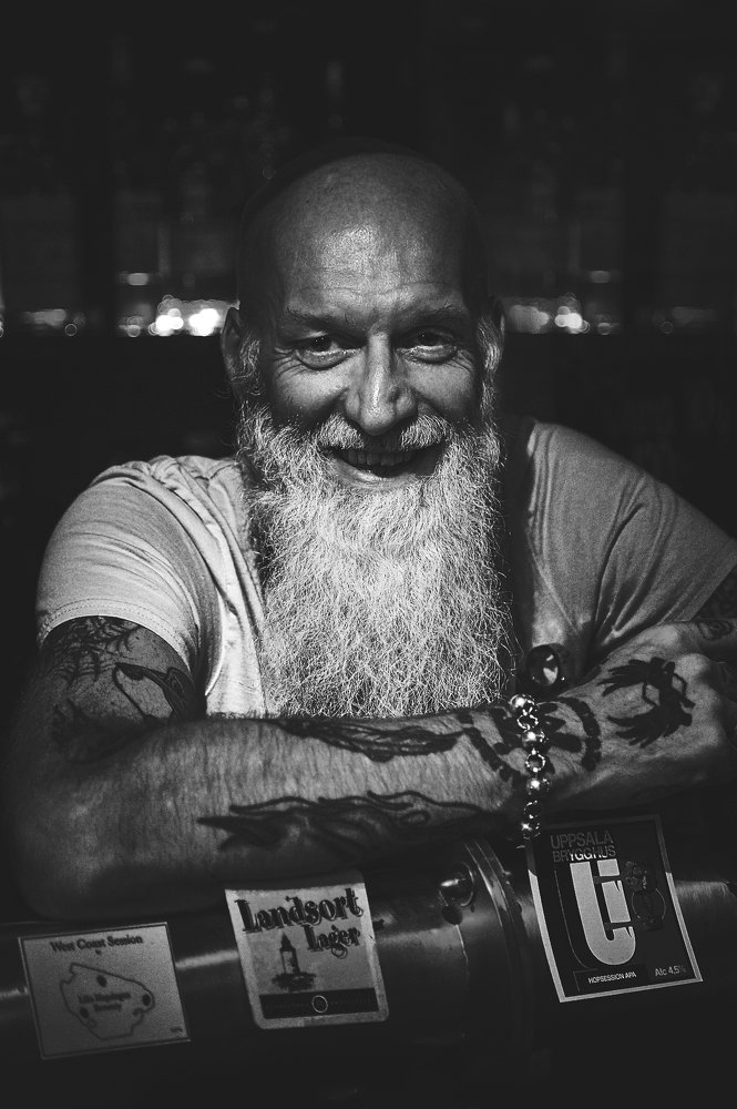 Бармен. Взгляд . Гамла- стан. Стокгольм.