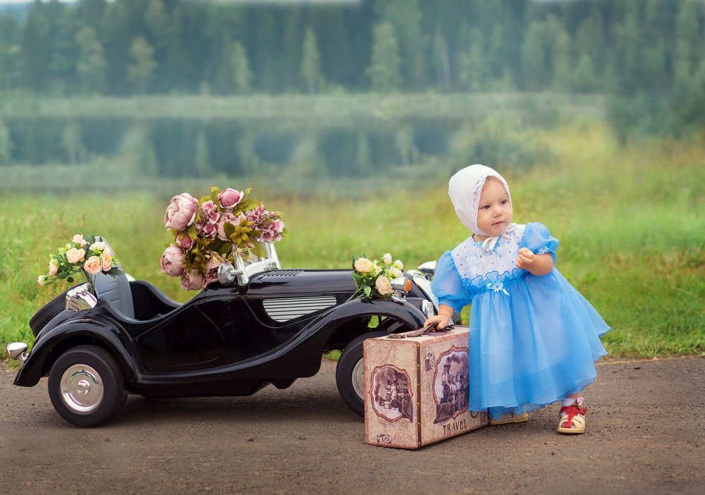 Поди-ка сюда холоп! Подмогни барыне!