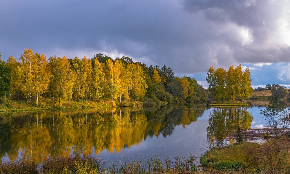 Остров на озере