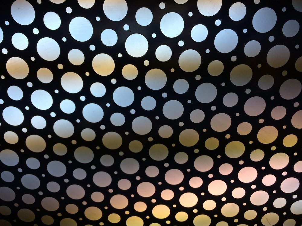 Потолок лифта в кризисном отделении.