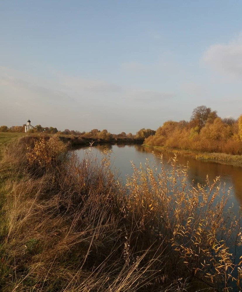 Золотая осень . Река Нерль и Храм.