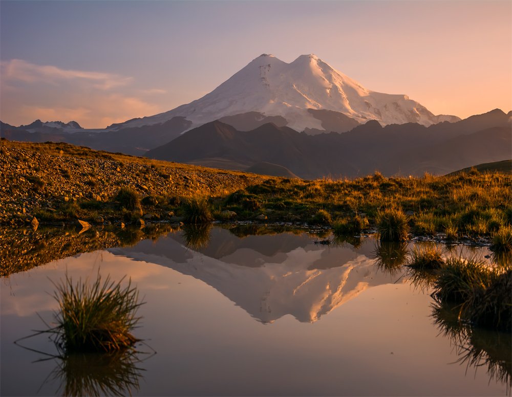 Эльбрус в свете заката