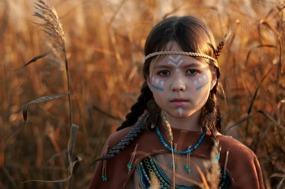 Ethno.  Кууоньяума - бабочка показывает красивые крылья