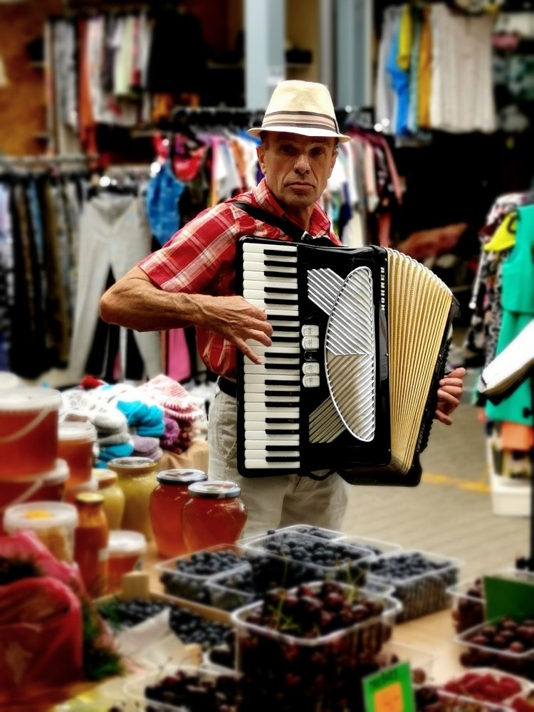 Трубадур рынка.