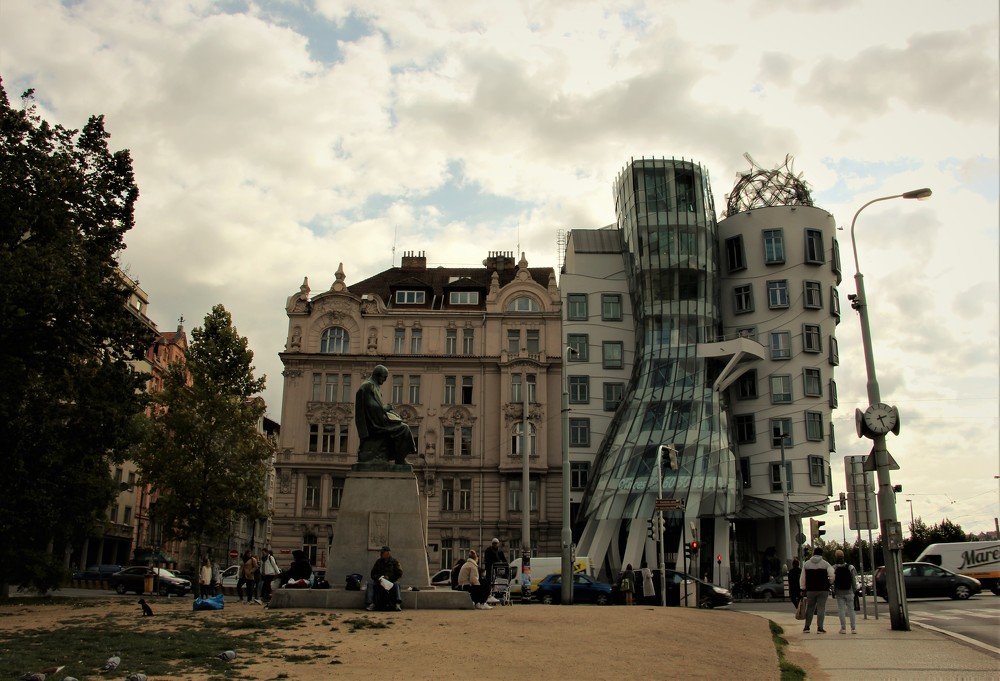 Танцующий дом.