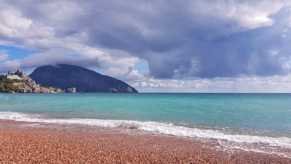 Крым. Гурзуф. Вид на Аю-даг.