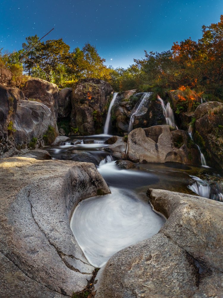 Autumn night at Noveira Falls