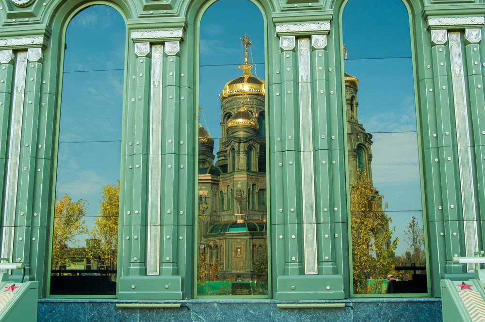 Отражение храма