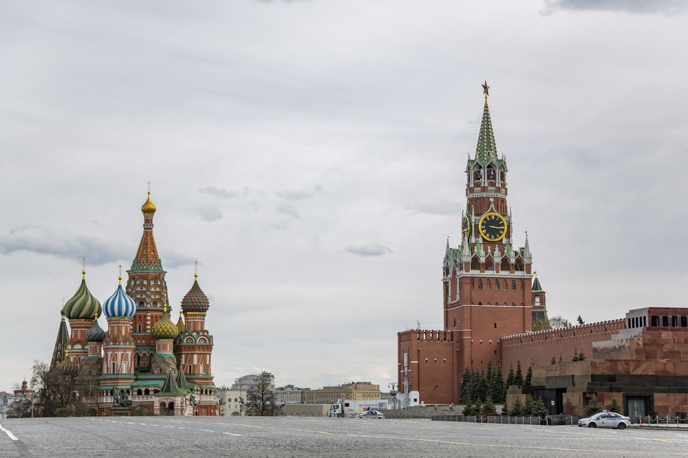 В изоляции