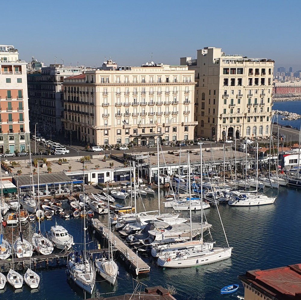 Napoli. Via Partenope.