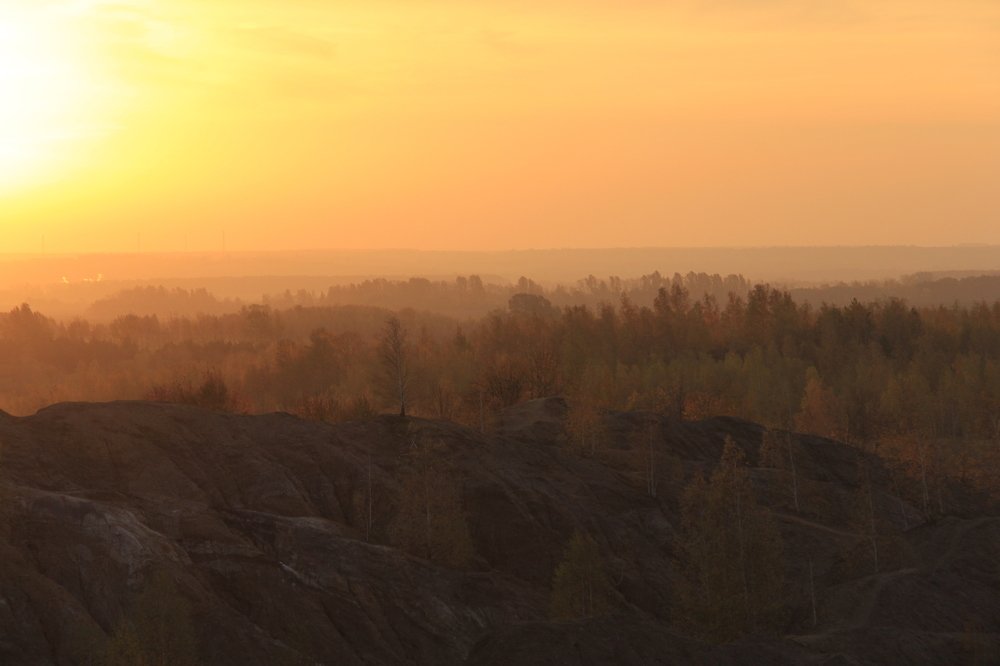 Оранжевый рассвет в Романцевских горах