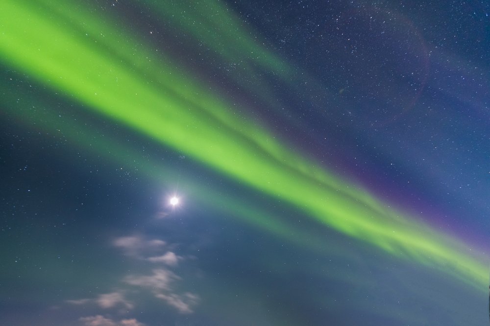 Луна и северное сияние